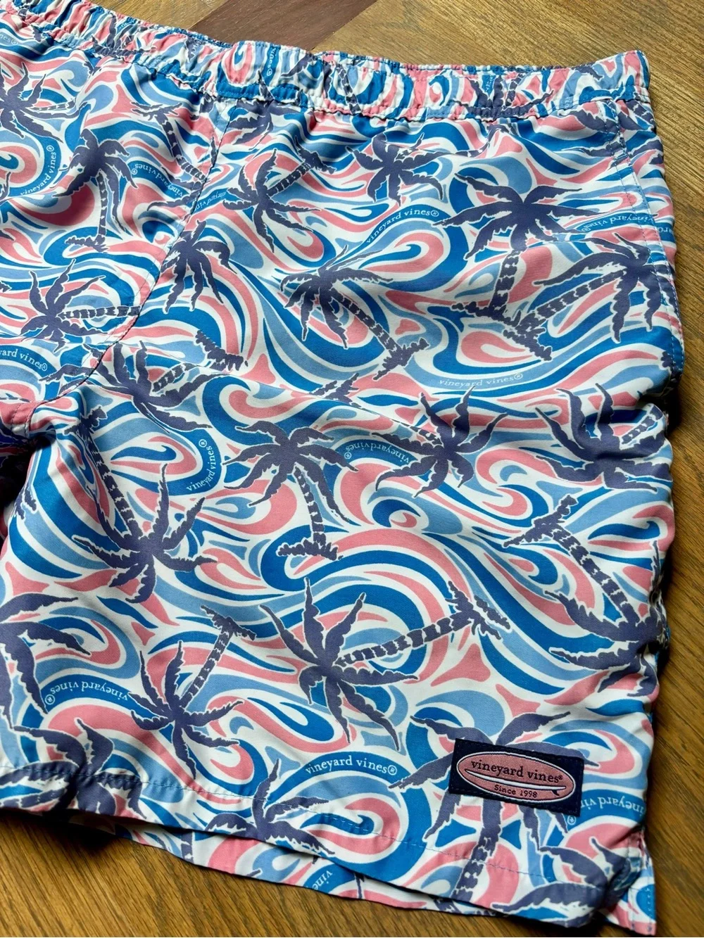 Vineyard Vines Men’s Swim Trunks Pink Blue Palm Tree Print Size Large Beach